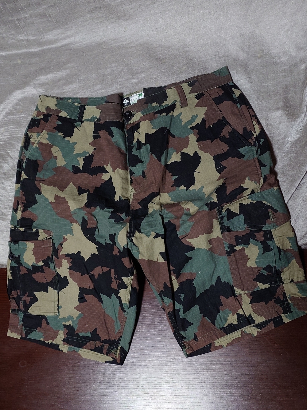 LRG Leaf Pattern Men's Camo Cargo Shorts - Green/Brown/Black Size 38